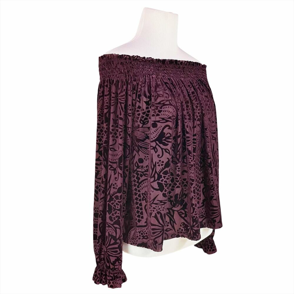 FREE PEOPLE A Little Twist Textured Velvet Off-The-Shoulder Top in Purple Size S